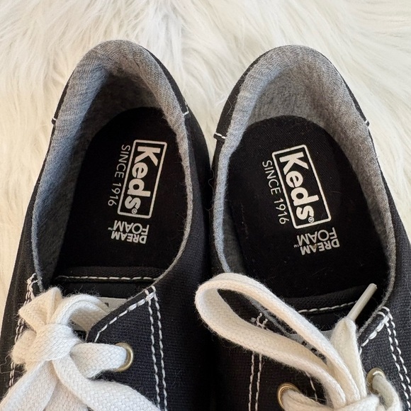 Classic Black and White Women's Sneakers - Picture 7 of 9